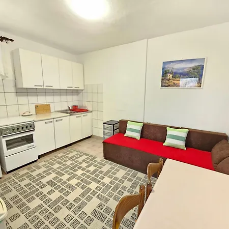 Apartment Fuer 2-3 Personen Mit Terrasse By Interhome Novi Vinodolski