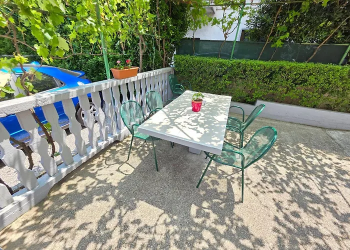 Fuer 2-3 Personen Mit Terrasse By Interhome 아파트