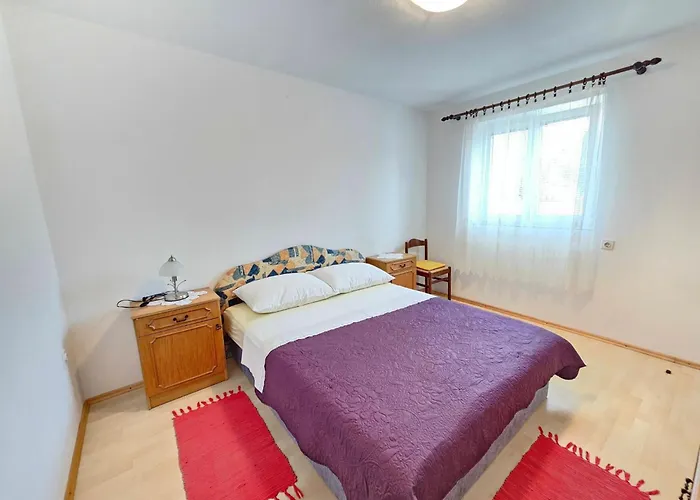 Appartement Fuer 2-3 Personen Mit Terrasse By Interhome